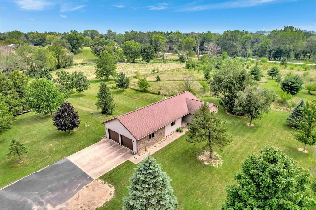 1811 Knoll Drive, Monticello, IL 61856 MLS 11864248 properties