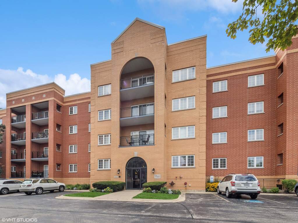 55 S Hale Street 203, Palatine, IL 60067 MLS 11864889 properties Chicagoland