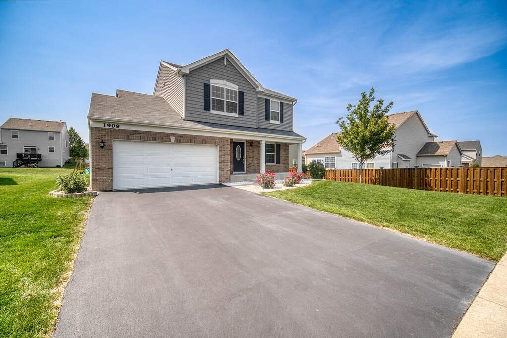 1909 Flagstone Street, Joliet, IL 60431 MLS 11865345 properties