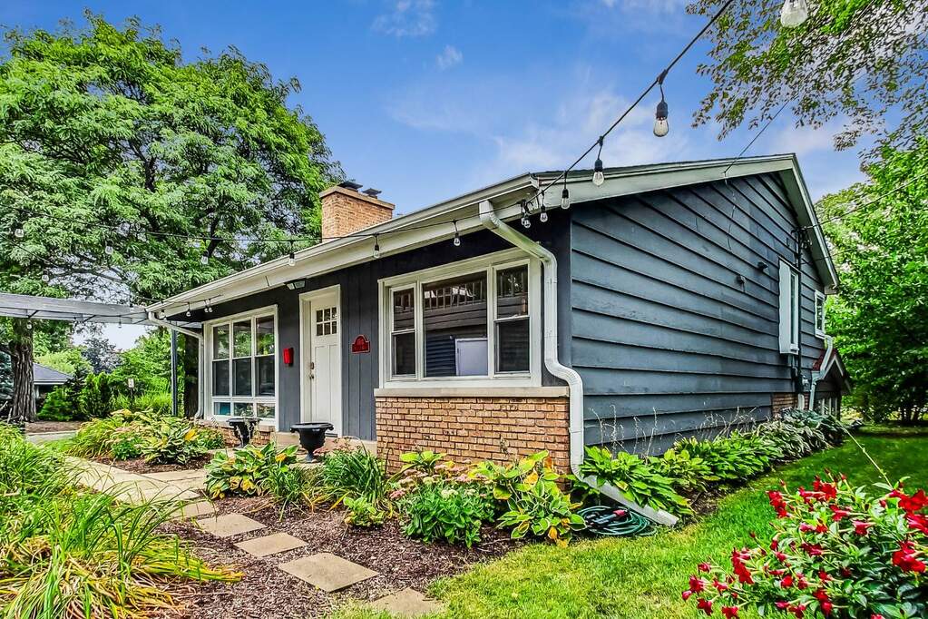 3504 Hillside Road, Evanston, IL 60201 MLS 11876721 properties