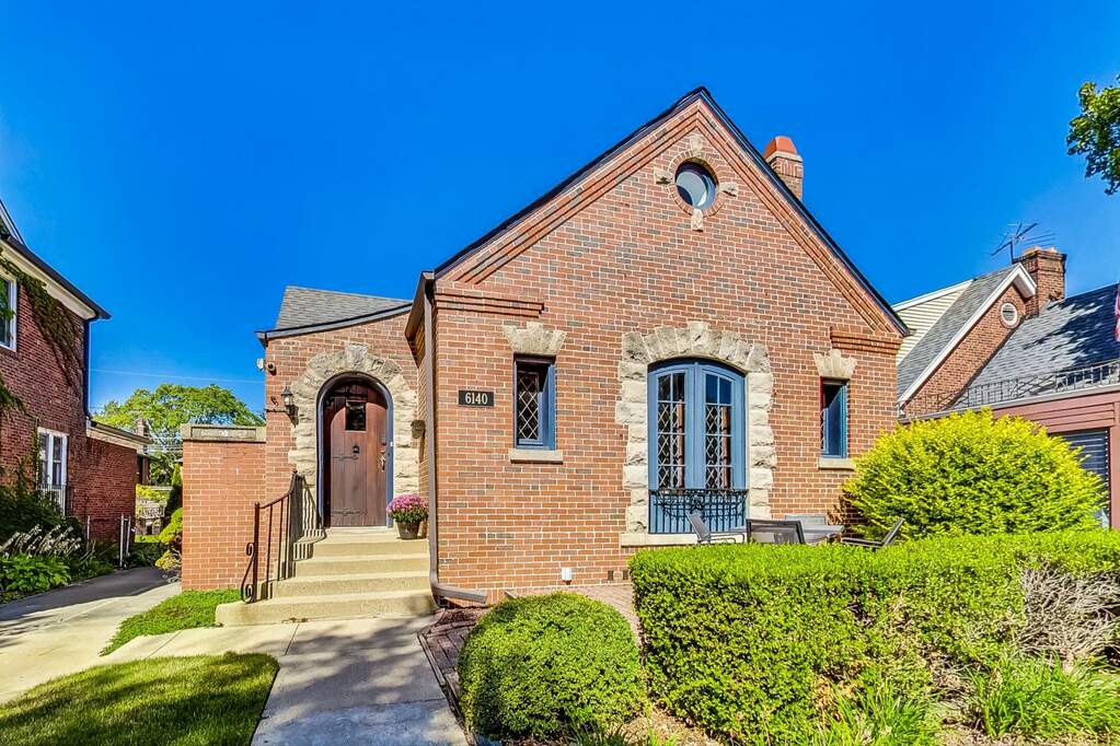 6140 N Kilbourn Avenue, Chicago, IL 60646 MLS 11888578 properties Chicagoland