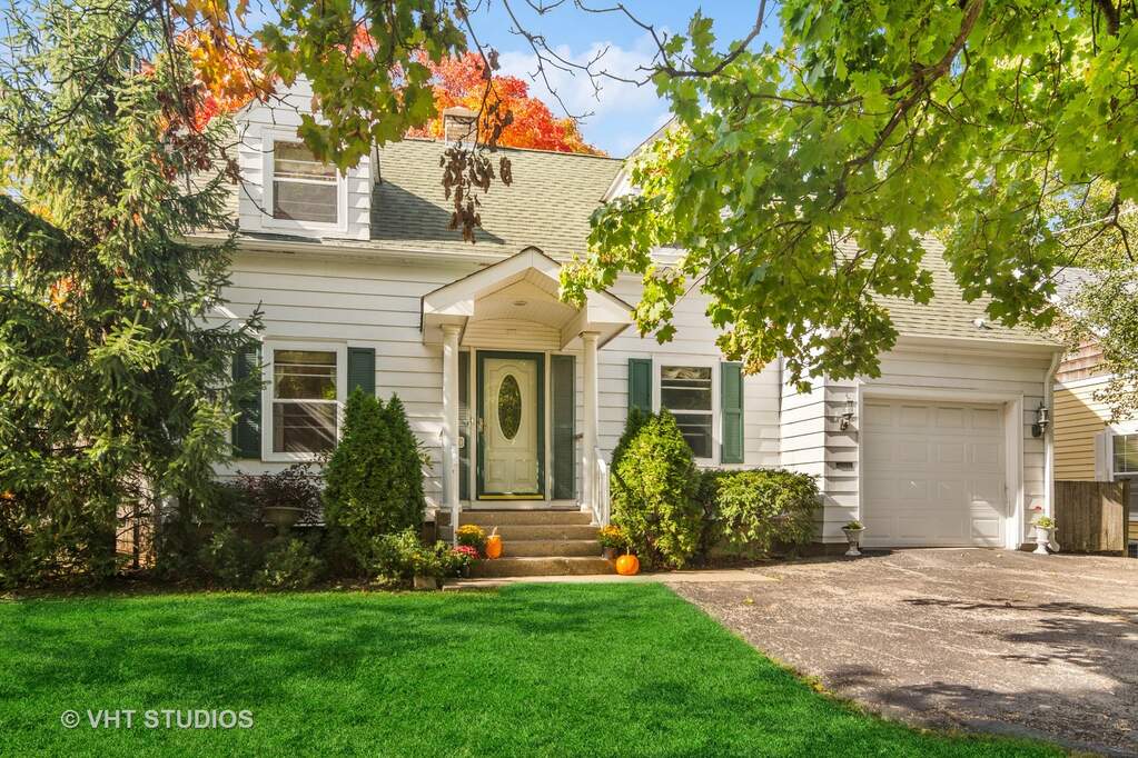 240 S Lake Street, Grayslake, IL 60030 MLS 11904209 properties