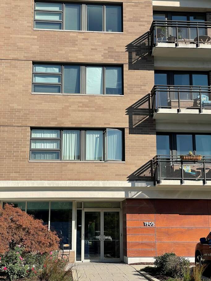 1905 S Wolf Road 207, Hillside, IL 60162 MLS 11910198 properties