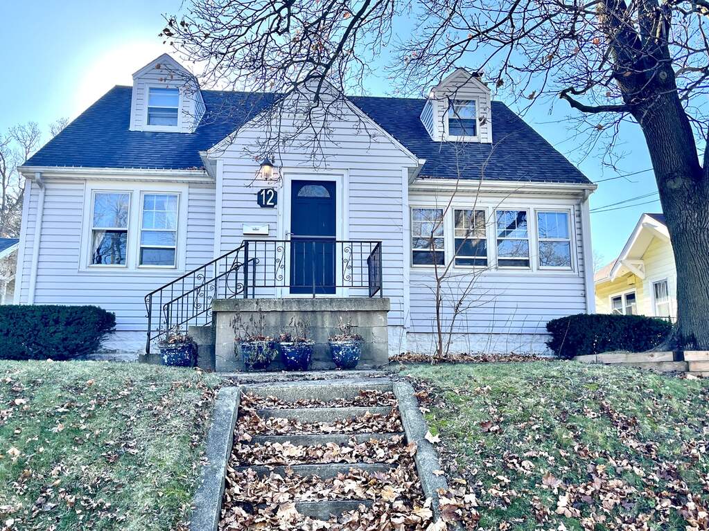 12 E Division Street, Lemont, IL 60439 MLS 11931210 properties