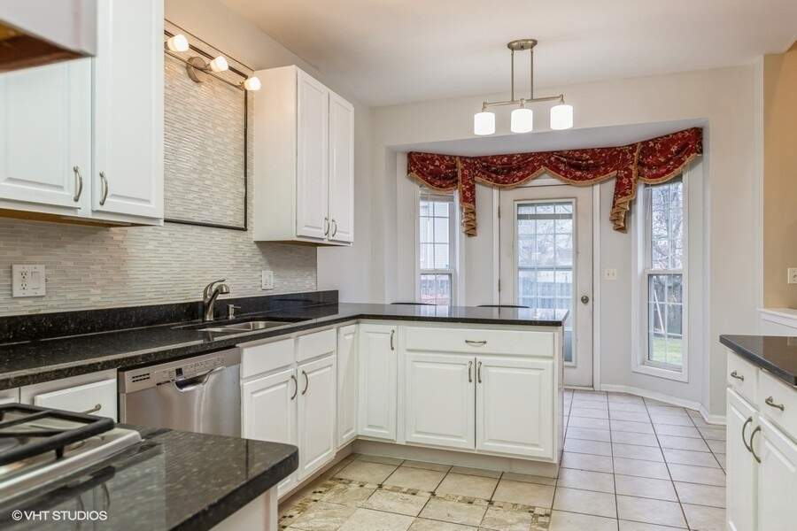 2101 Ivy Ridge Drive, Hoffman Estates, IL 60192 MLS 11933901