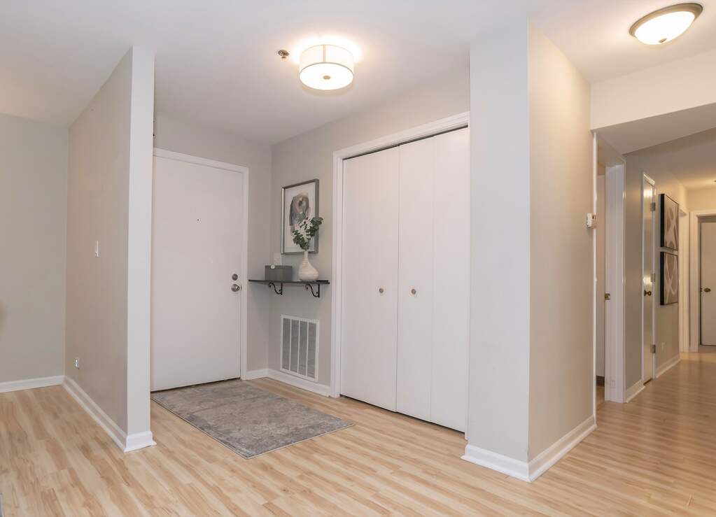 129 Acacia Circle 207, Indian Head Park, IL 60525 MLS 11935690