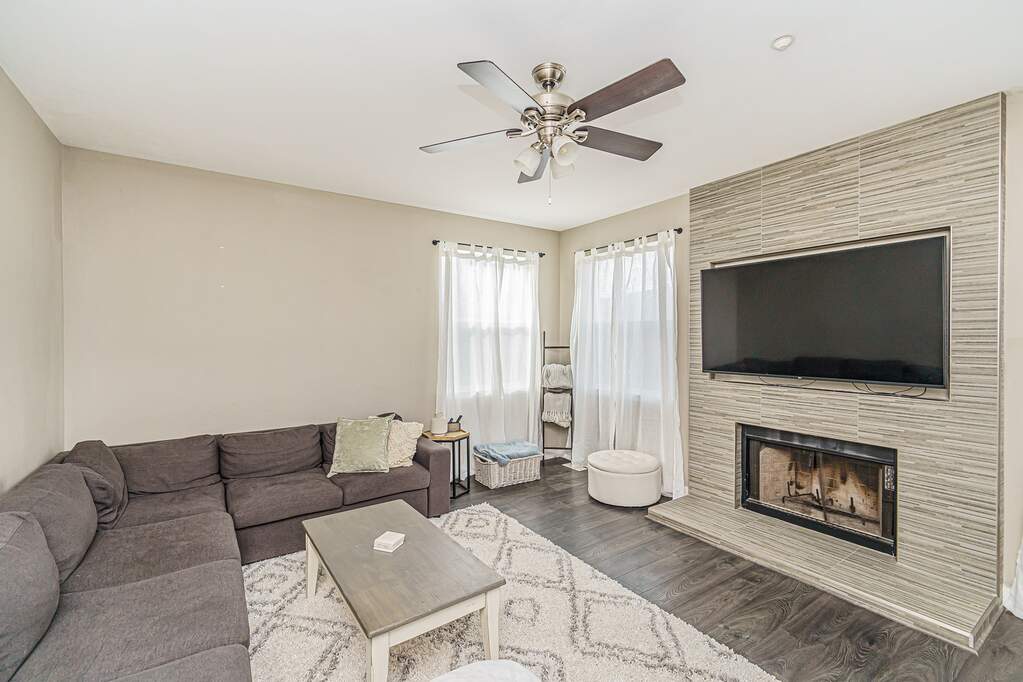 2110 Colchester Avenue, Hoffman Estates, IL 60192 MLS 11937217