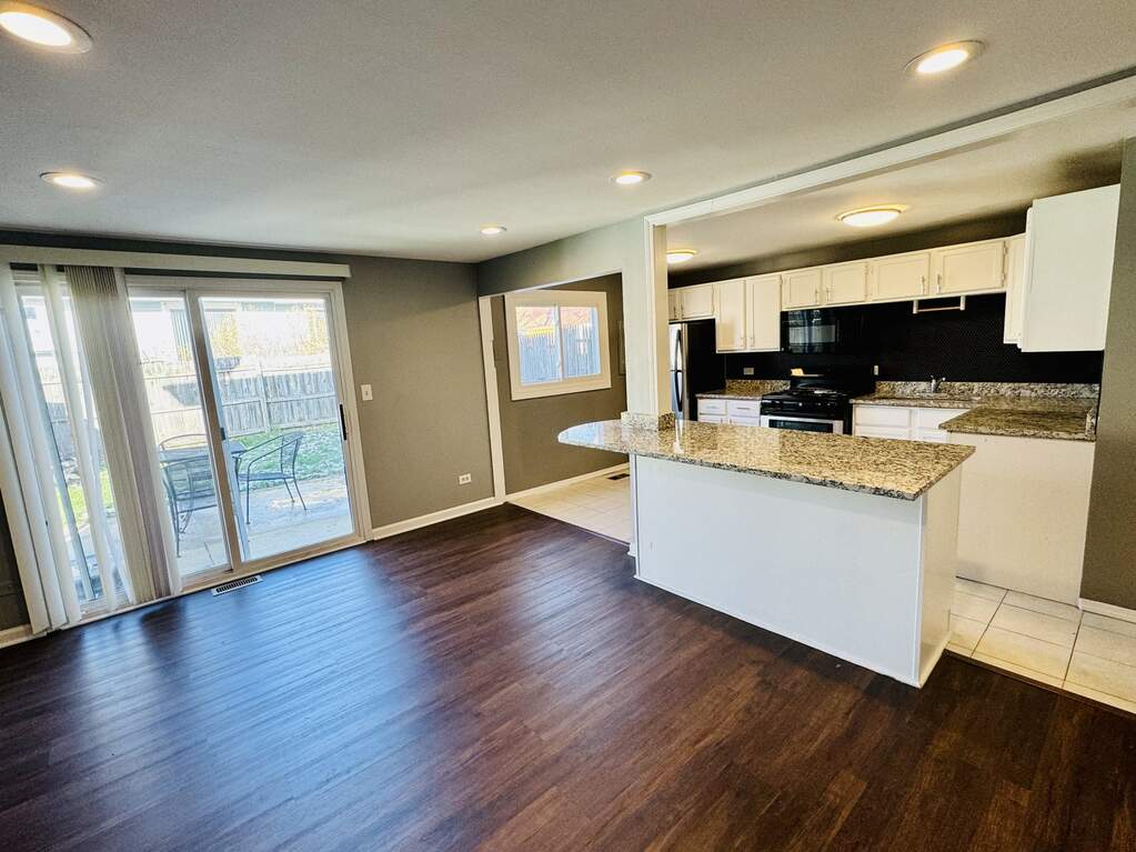 236 Grissom Lane 2, Hoffman Estates, IL 60169 MLS 11939426