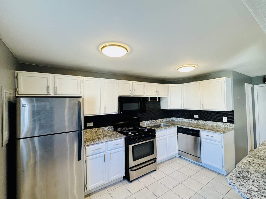 236 Grissom Lane 2, Hoffman Estates, IL 60169 MLS 11939426