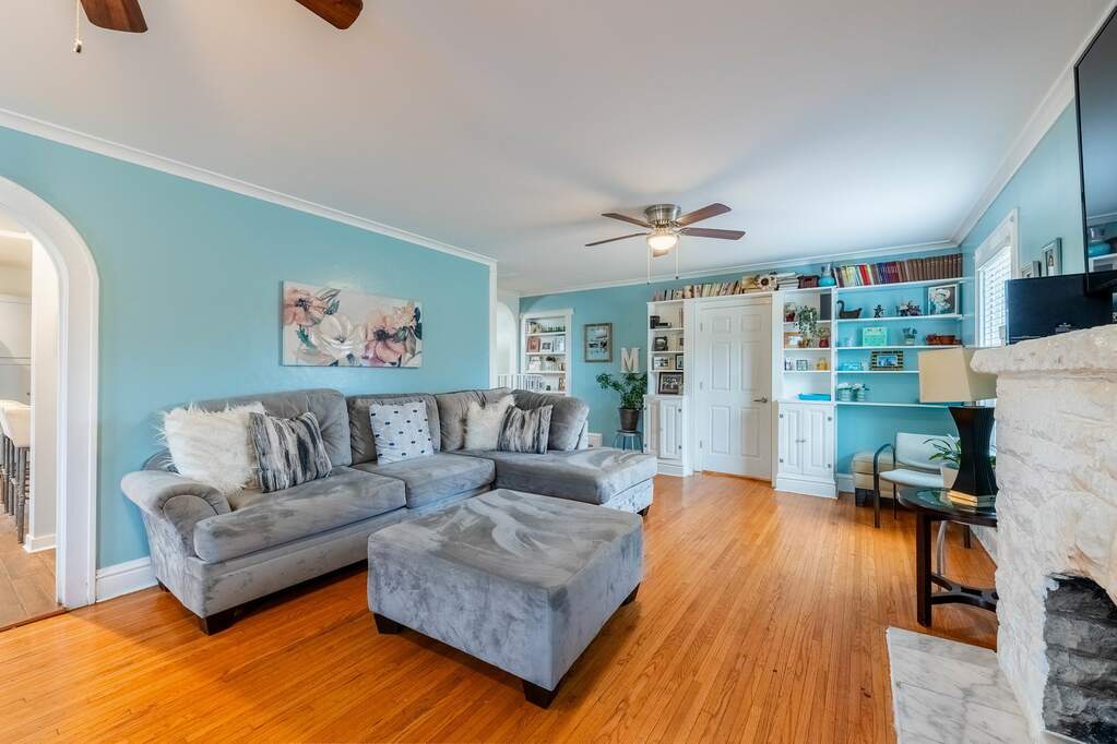 1057 Glenwood Avenue, Joliet, IL 60435 MLS 11939504 properties