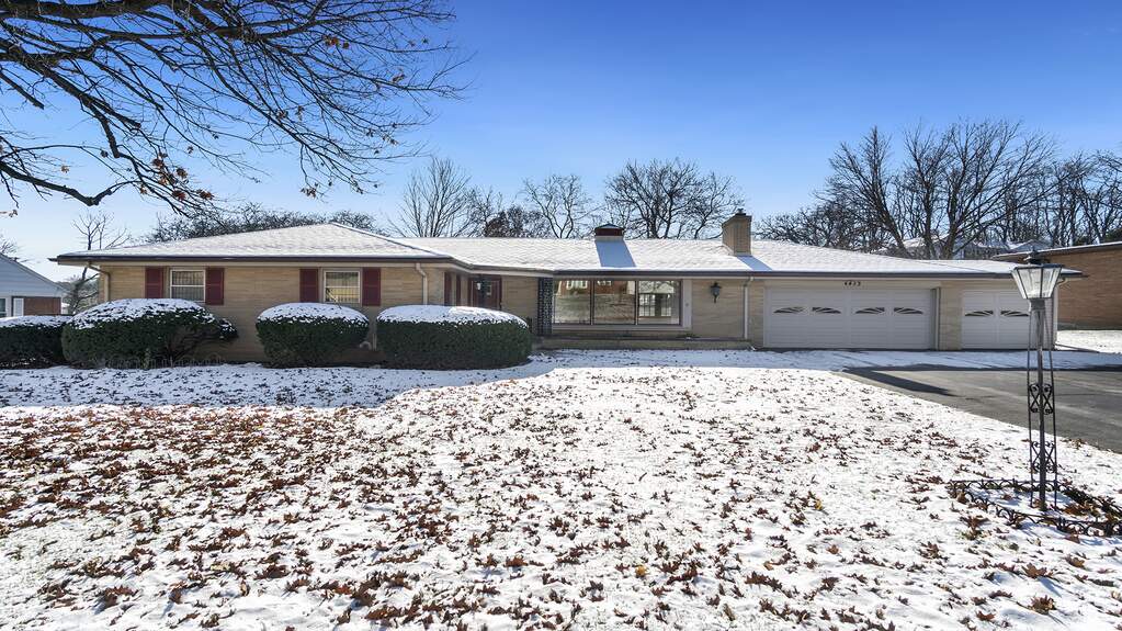 4413 Berkshire Close, Rockford, IL 61114 MLS 11939843 properties