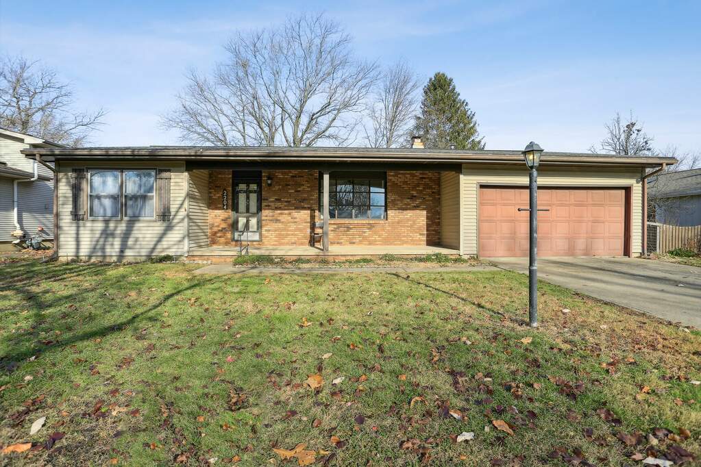 2204 Aspen Drive, Champaign, IL 61821 MLS 11940487 properties Chicagoland
