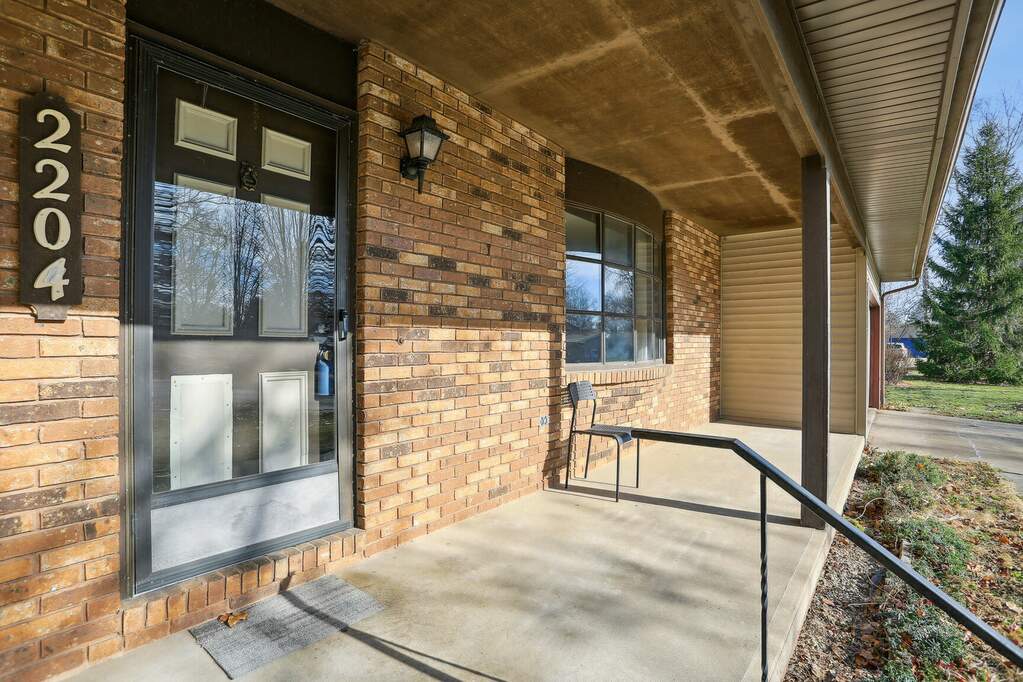 2204 Aspen Drive, Champaign, IL 61821 MLS 11940487 properties Chicagoland