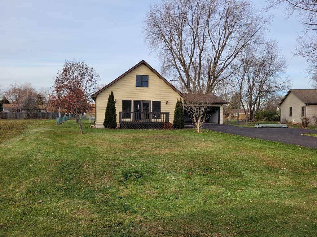 1051 Zelma Road, Lake Holiday, IL 60548 MLS 11940572 properties