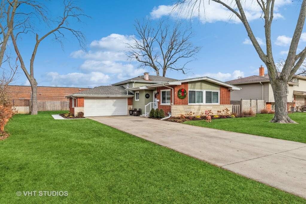 22 E Comfort Lane, Palatine, IL 60067 MLS 11940895 properties