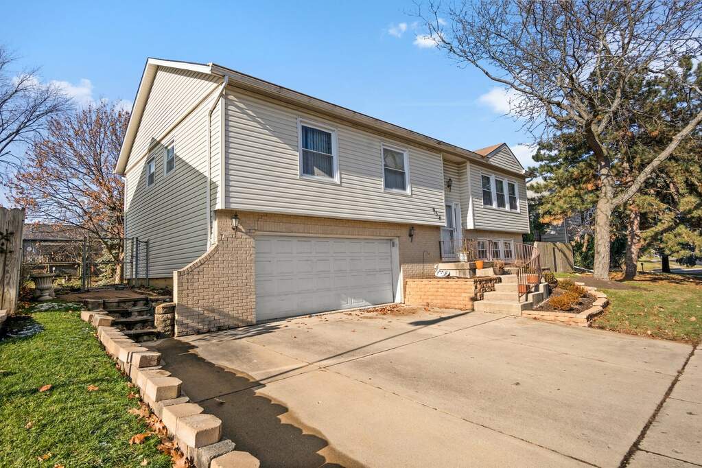 958 Navajo Street, Carol Stream, IL 60188 MLS 11940968 properties