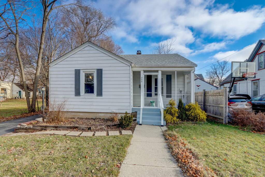 230 N Wisconsin Street, Carpentersville, IL 60110 MLS 11941099