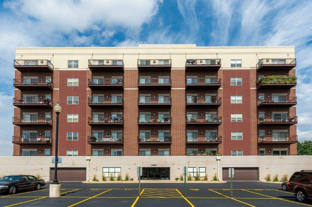 1650 Riverwoods Drive 208, Melrose Park, IL 60160 MLS 11941294