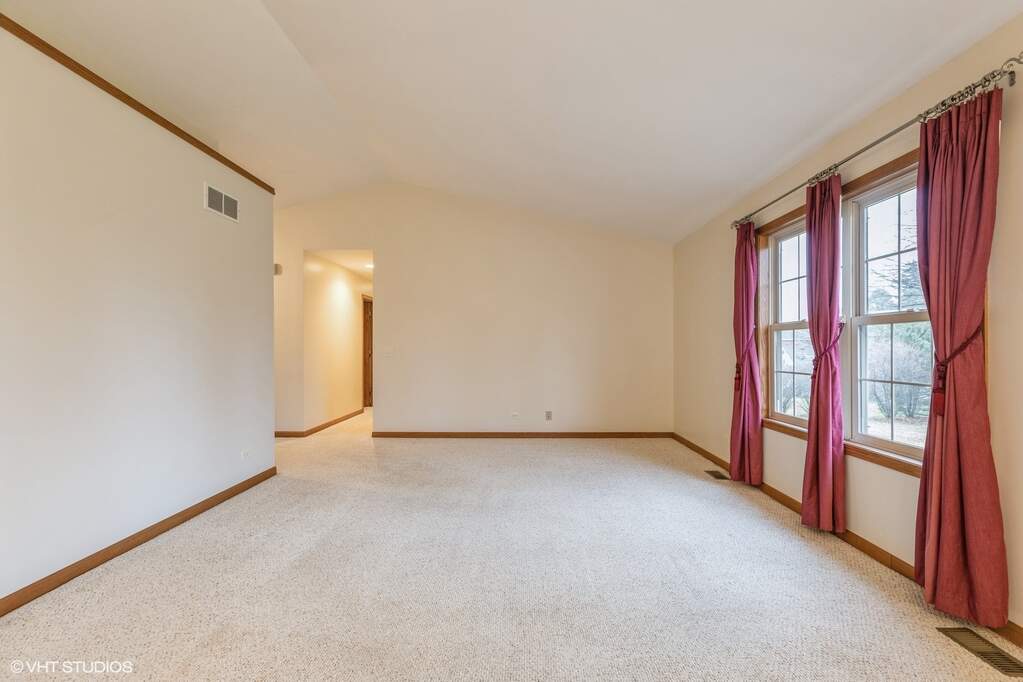 1611 Powers Road, Woodstock, IL 60098 MLS 11941944 properties Chicagoland