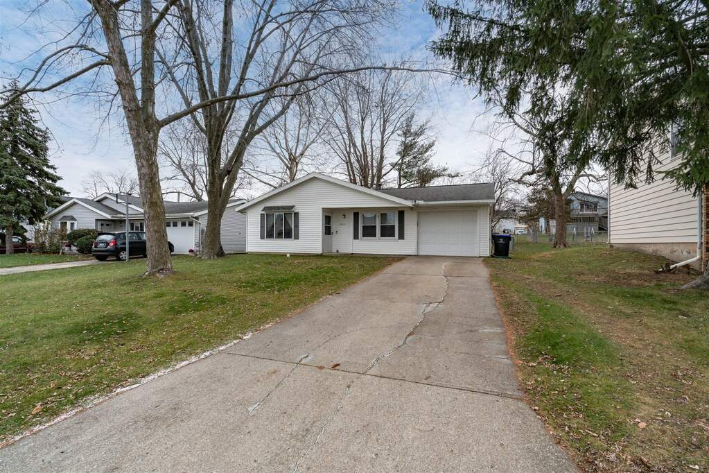 2313 Rainbow Avenue, Bloomington, IL 61704 MLS 11942233