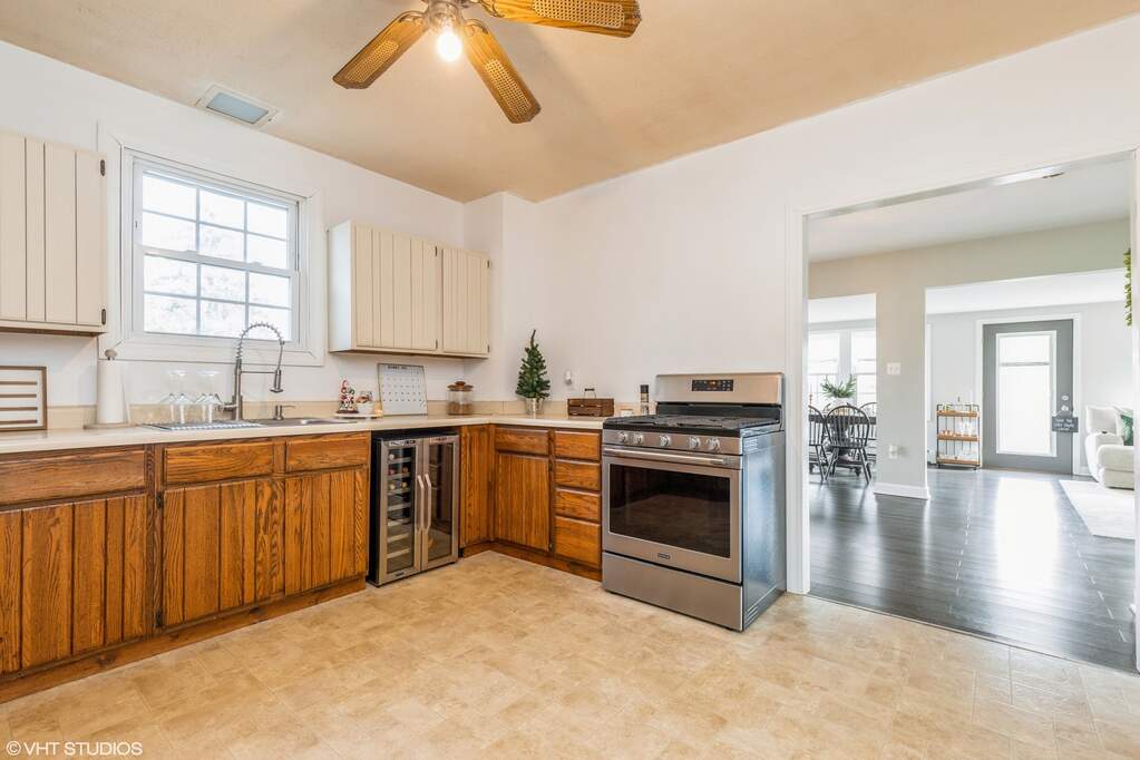 1413 Sunnyside Drive, Johnsburg, IL 60051 MLS 11942465 properties