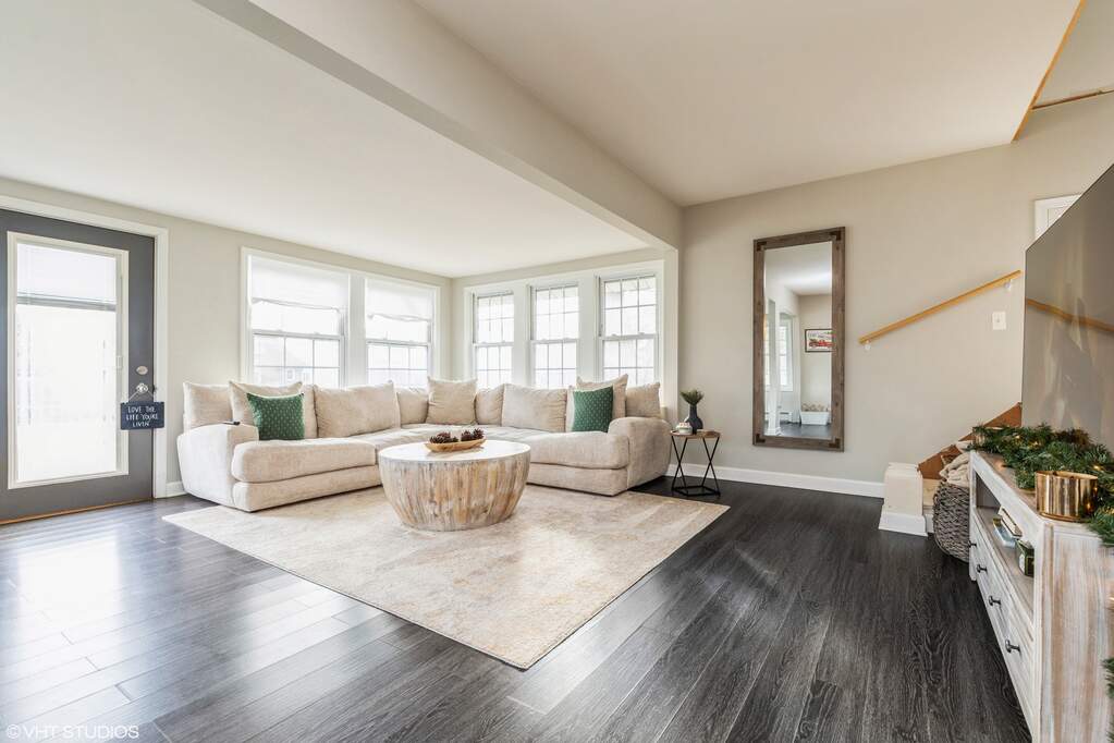 1413 Sunnyside Drive, Johnsburg, IL 60051 MLS 11942465 properties