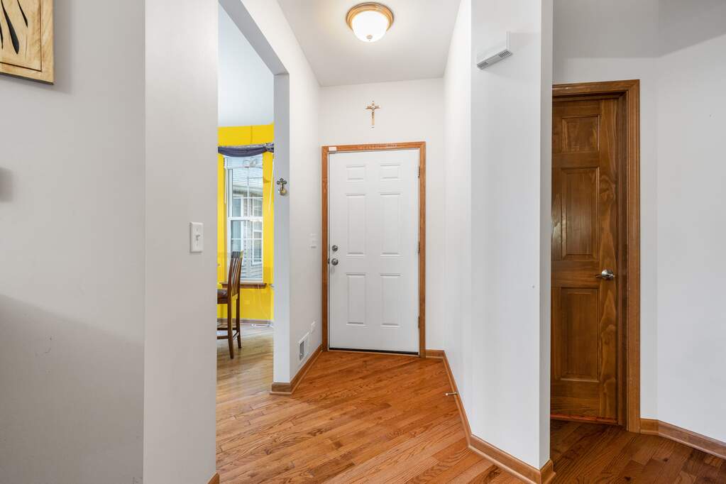 516 N Maggie Lane, Romeoville, IL 60446 MLS 11943237 properties