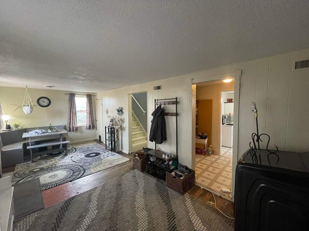 913 W Vine Street, Champaign, IL 61821 MLS 11944046 properties