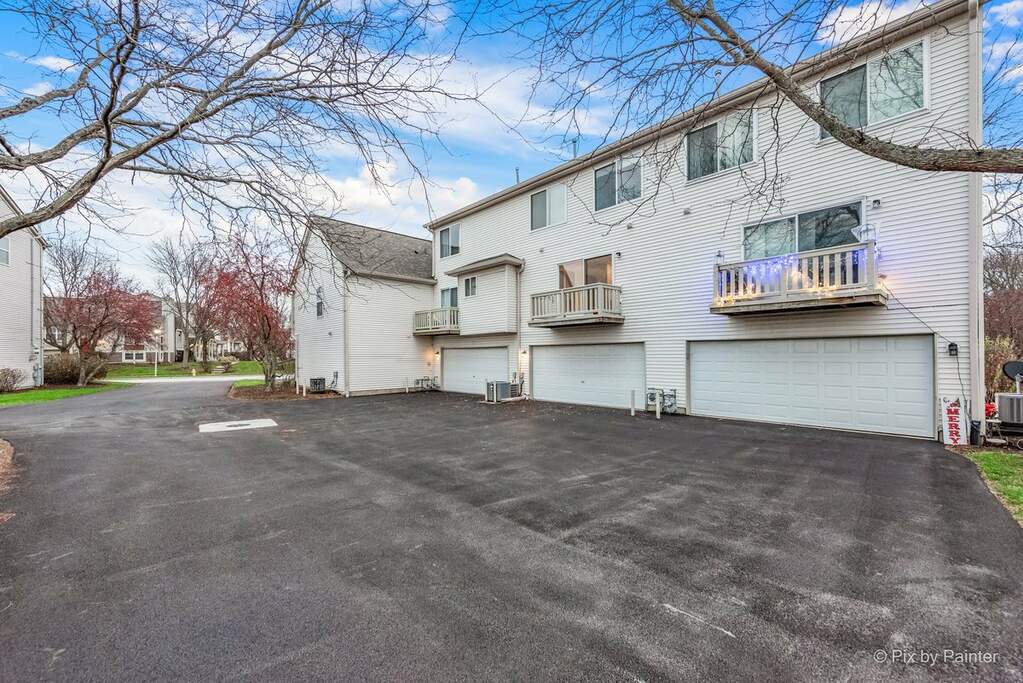 1654 Apple Tree Lane, West Chicago, IL 60185 MLS 11944429 properties Chicagoland