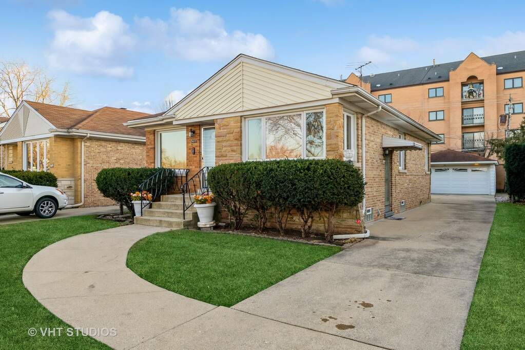 7413 W Ainslie Street, Harwood Heights, IL 60706 MLS 11944786 properties Chicagoland