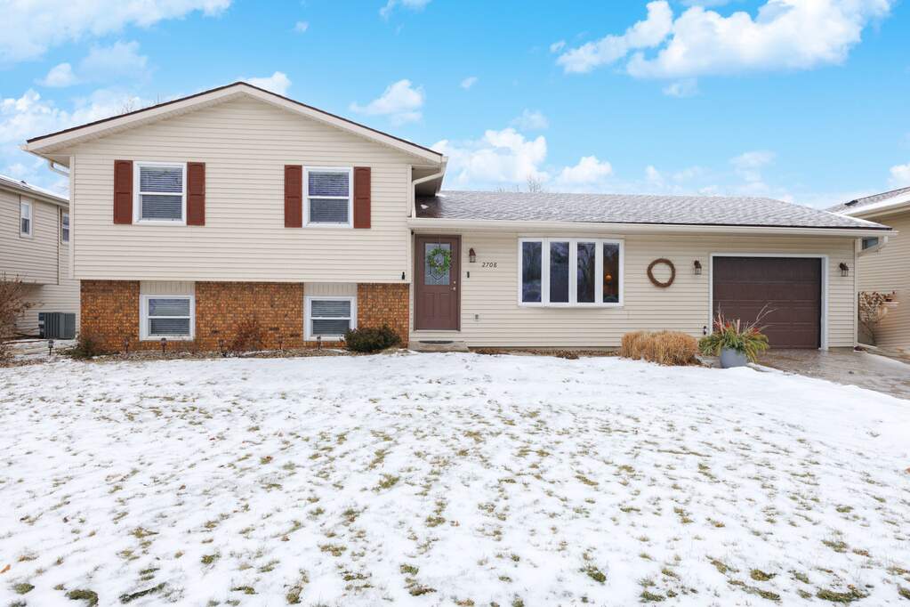 2708 E Washington Street, Bloomington, IL 61704 MLS 11945895 properties Chicagoland