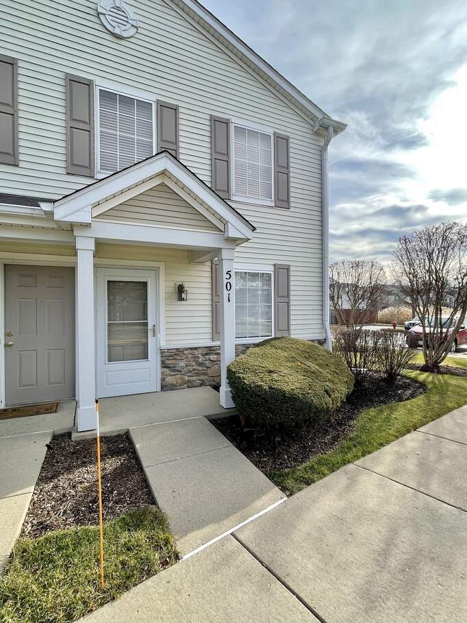 501 Silverstone Drive 4, Carpentersville, IL 60110 MLS 11947693