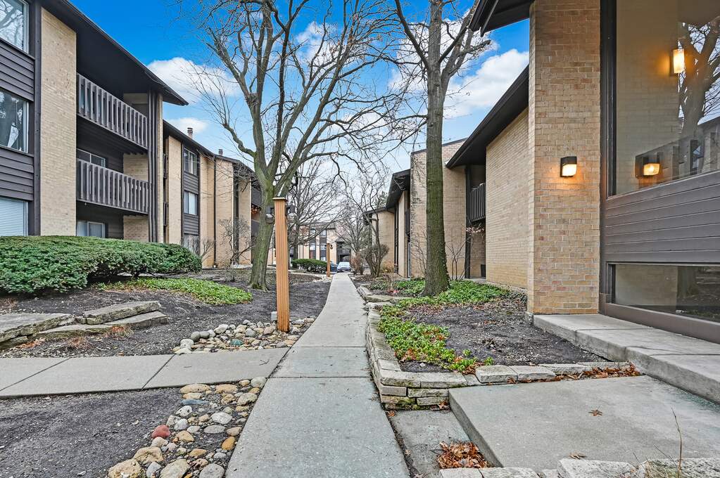 6183 Pinewood Court 101, Willowbrook, IL 60527 MLS 11948958