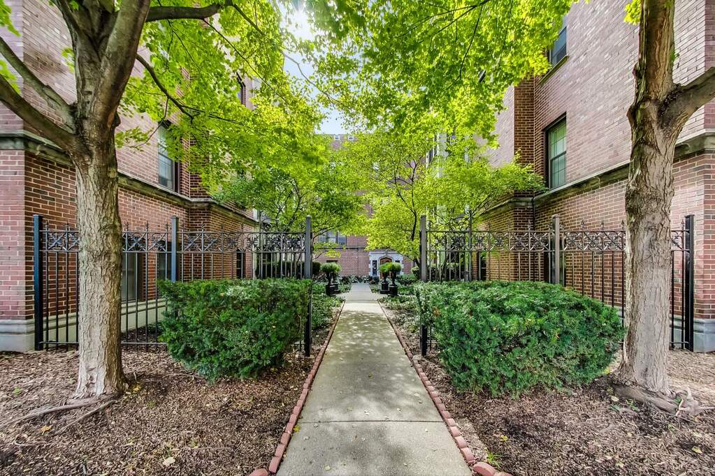 1103 Holley Court 301, Oak Park, IL 60301 MLS 11949367