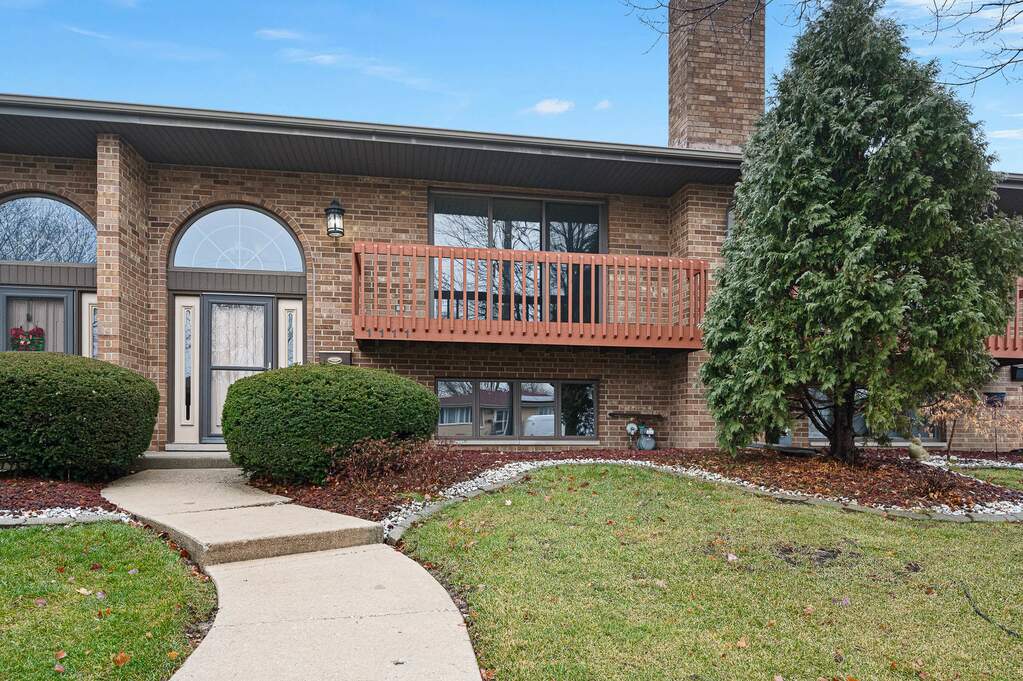 1111 Warner Avenue, Lemont, IL 60439 MLS 11949395 properties