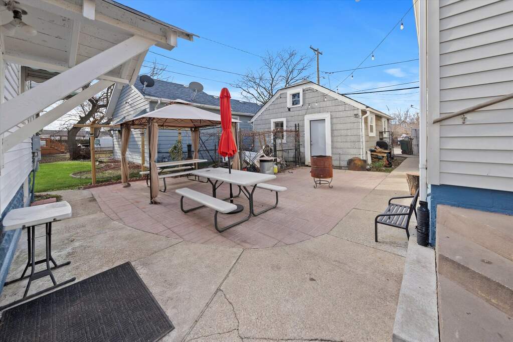 15708 Emerald Avenue, Harvey, IL 60426 MLS 11950418 properties