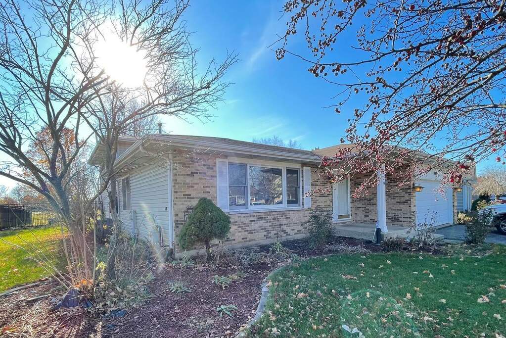 1689 Apple Valley Road, Bolingbrook, IL 60490 MLS 11951366