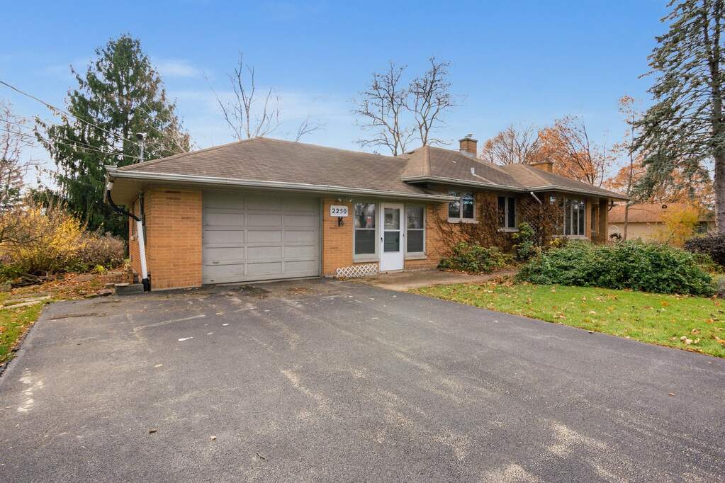 2250 South Street, Geneva, IL 60134 MLS 11952328 properties