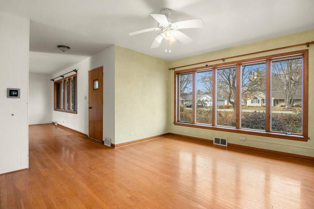 2250 South Street, Geneva, IL 60134 MLS 11952328 properties