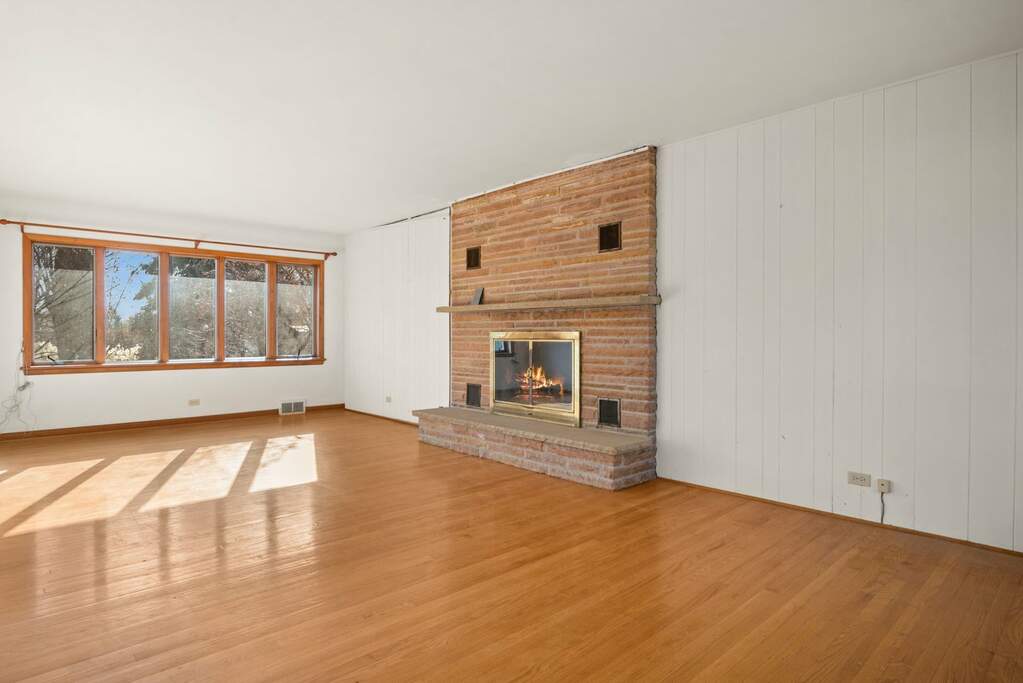 2250 South Street, Geneva, IL 60134 MLS 11952328 properties