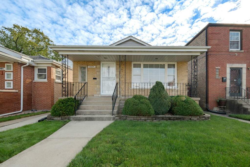10609 S Emerald Avenue, Chicago, IL 60628 | MLS# 11955394 | @properties ...