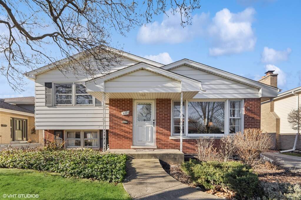832 S Mitchell Avenue, Elmhurst, IL 60126 | MLS# 11955610 | @properties ...