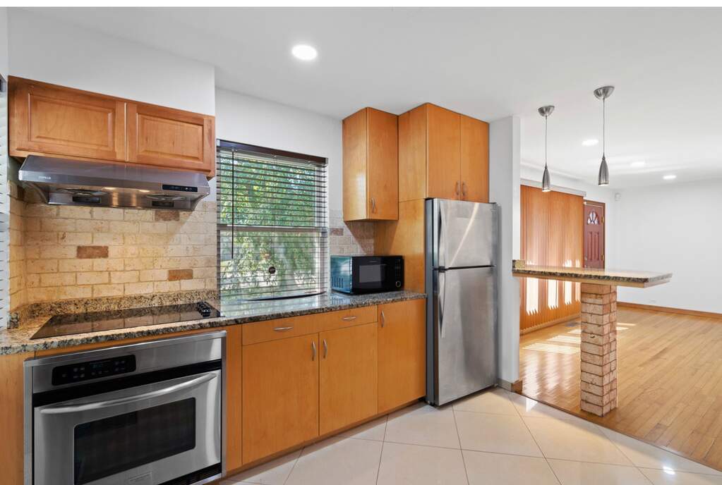 9523 Sayre Avenue, Morton Grove, IL 60053 MLS 11956225 properties