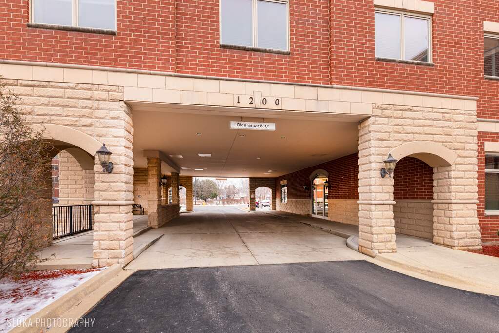 1200 N Foxdale Drive 101, Addison, IL 60101 MLS 11959464