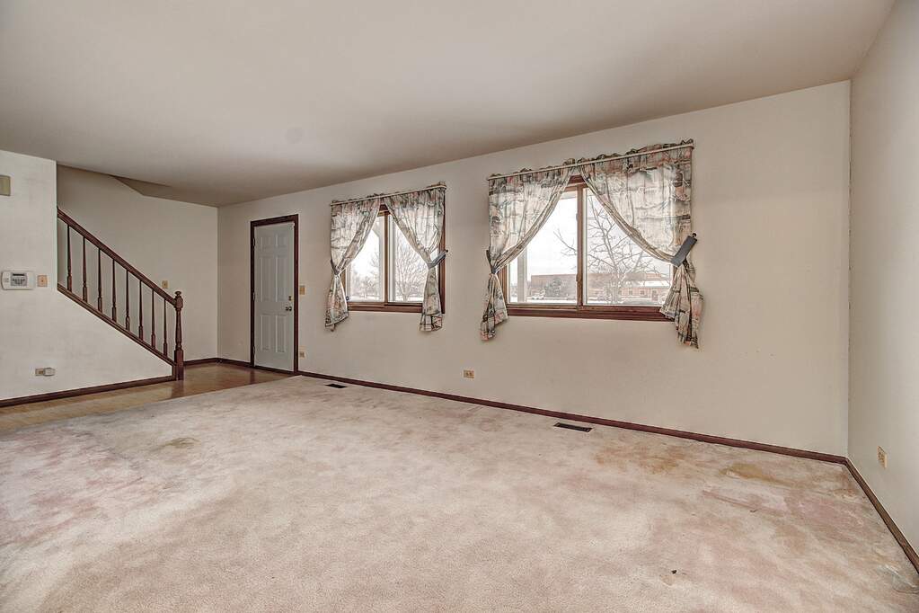 259 Fox Chase Drive N, Oswego, IL 60543 MLS 11959839 properties