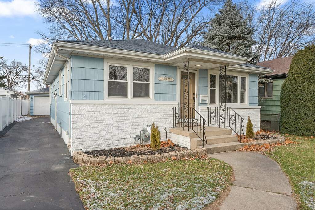 17952 Arcadia Avenue, Lansing, IL 60438 MLS 11961140 properties