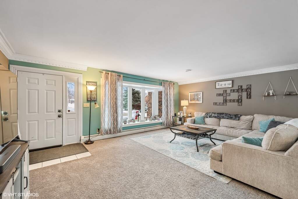 1501 Eastwood Lane, Mchenry, IL 60051 MLS 11966717 properties