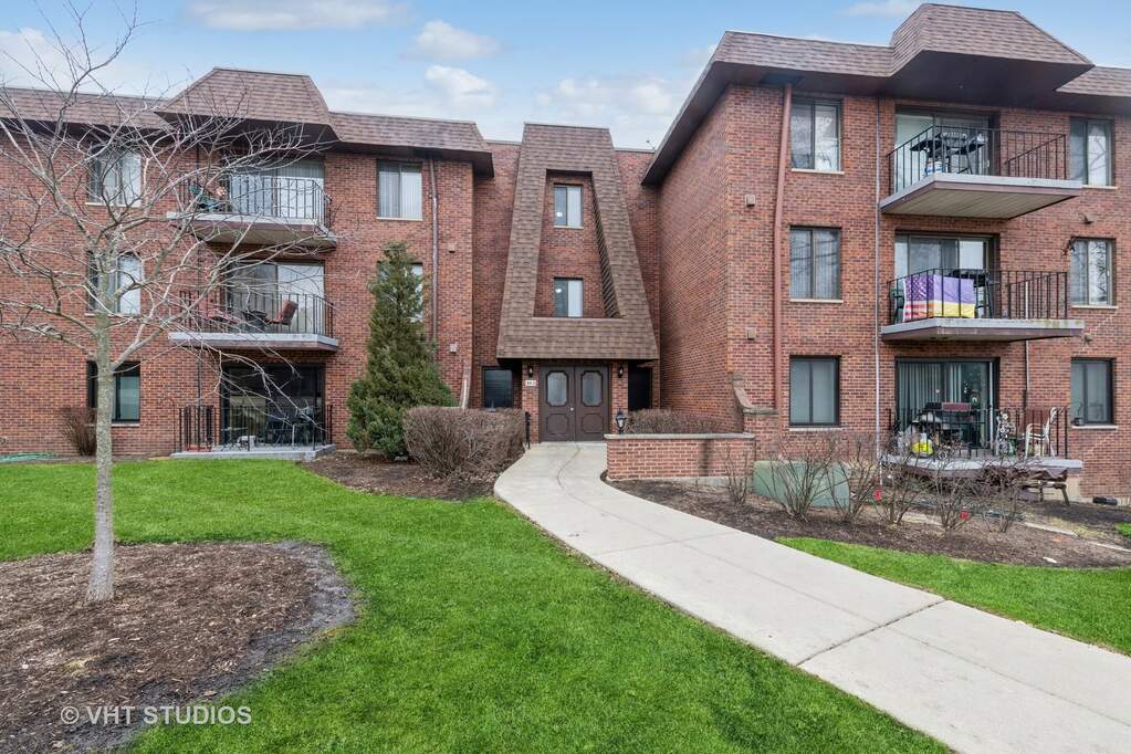 80 S Pleasant Road 304, Lake Zurich, IL 60047 MLS 11968427