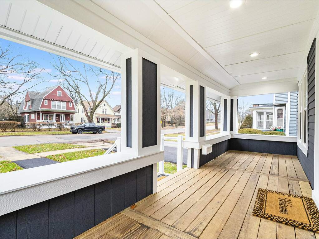 643 W Downer Place, Aurora, IL 60506 MLS 11969075 properties