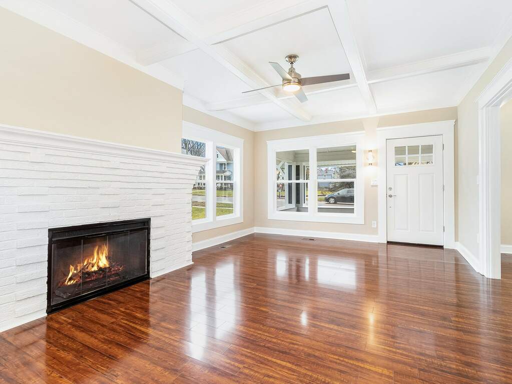 643 W Downer Place, Aurora, IL 60506 MLS 11969075 properties